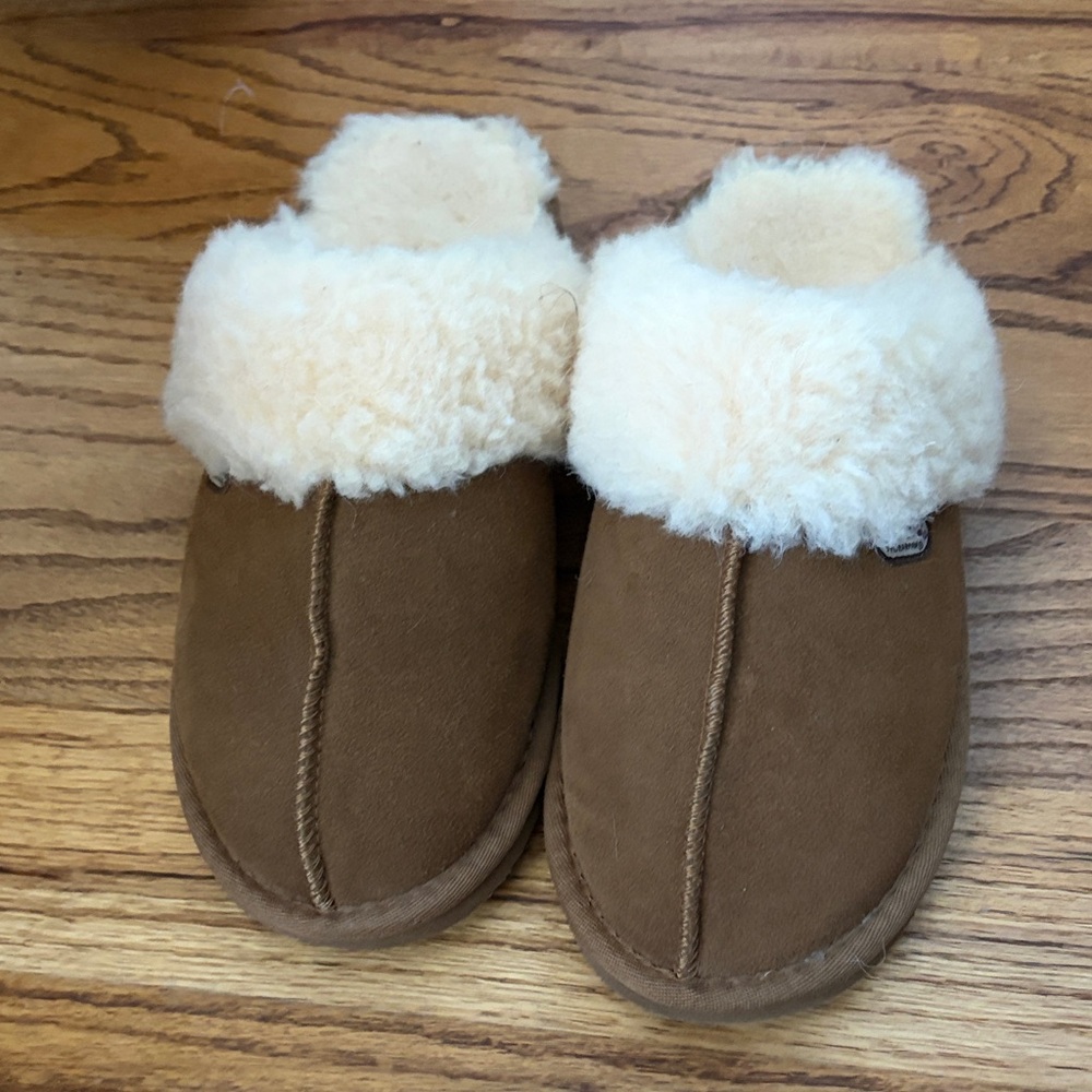 BearPaw Tan Slippers with Cream Fleece